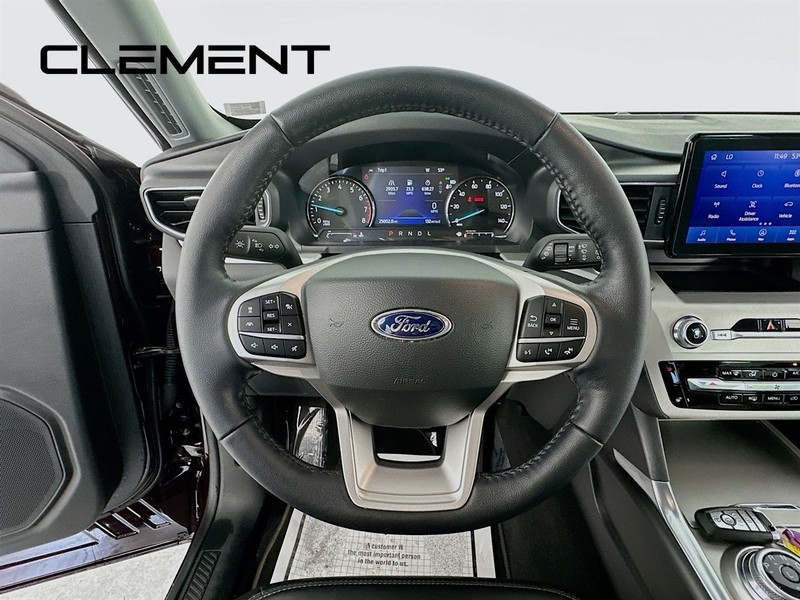 Ford Explorer Vehicle Image 15