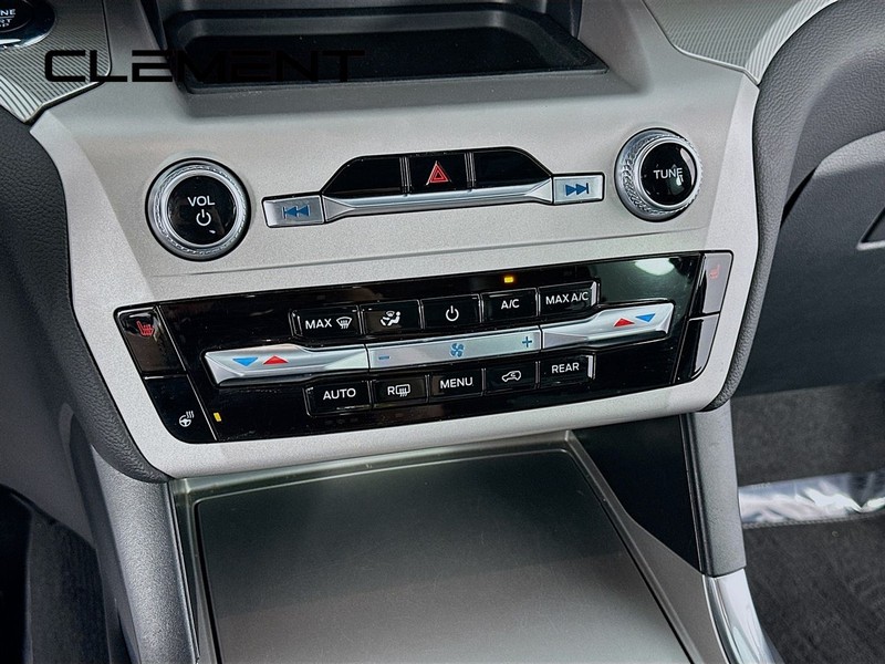 Ford Explorer Vehicle Image 22