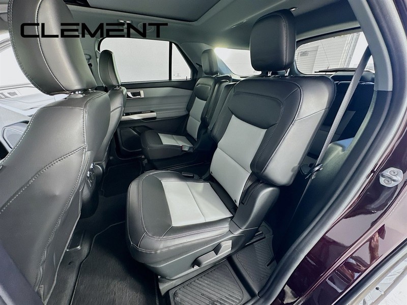 Ford Explorer Vehicle Image 32
