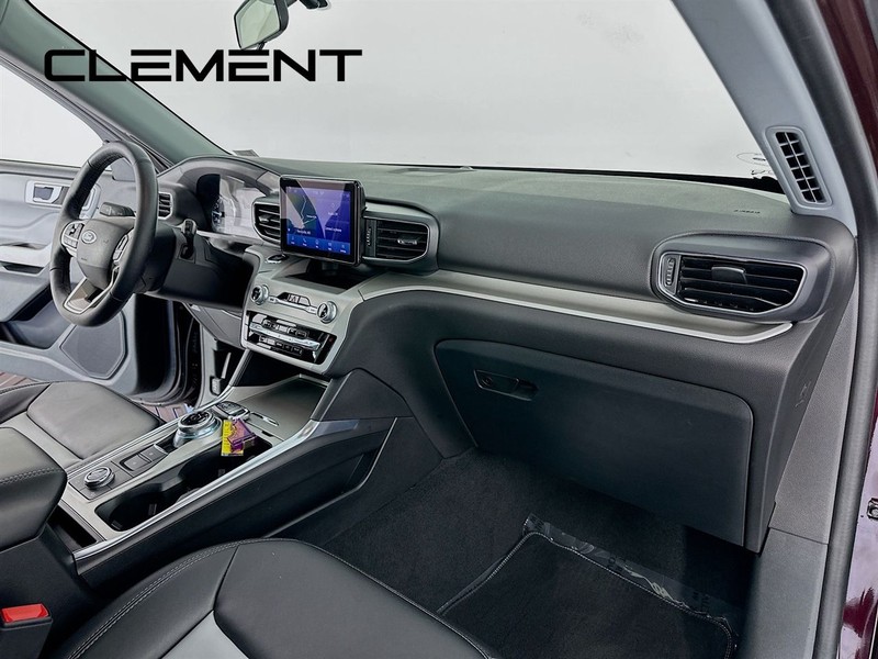 Ford Explorer Vehicle Image 36