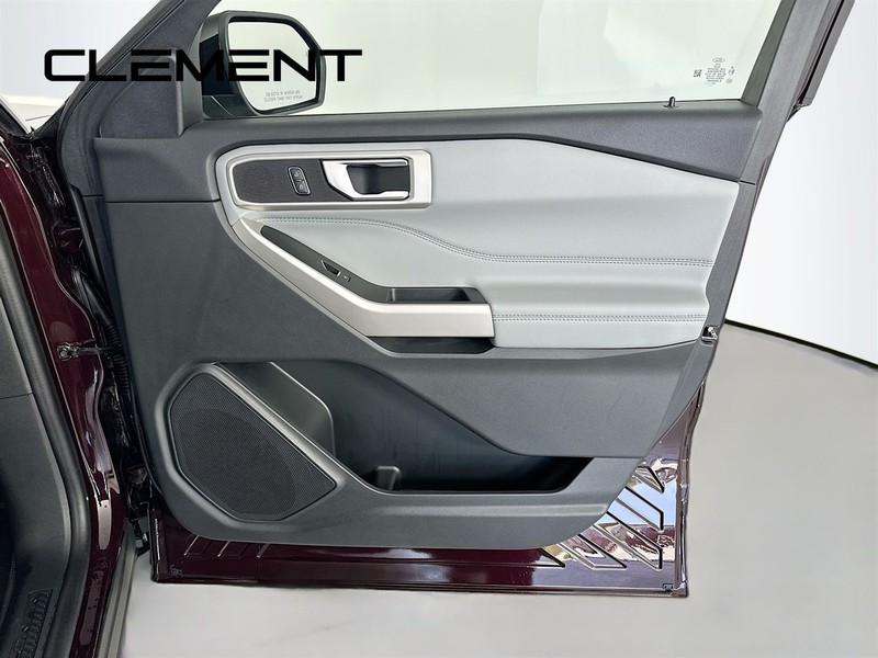 Ford Explorer Vehicle Image 37