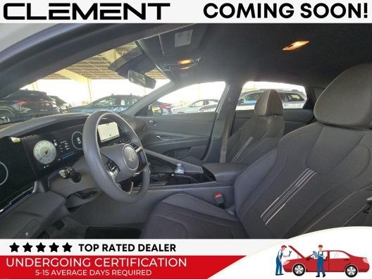 Hyundai Elantra Vehicle Image 03