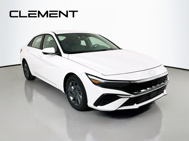 Hyundai Elantra Vehicle Full-screen Gallery Image 5