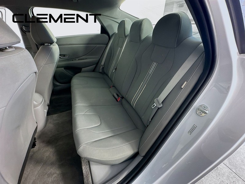 Hyundai Elantra Vehicle Full-screen Gallery Image 29