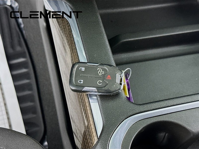 Chevrolet Silverado 1500 Vehicle Full-screen Gallery Image 24