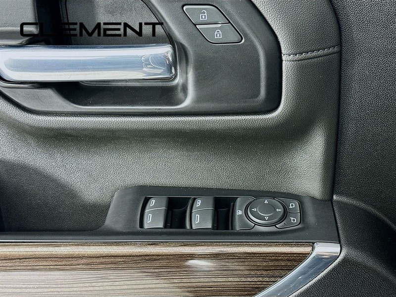 Chevrolet Silverado 1500 Vehicle Full-screen Gallery Image 26
