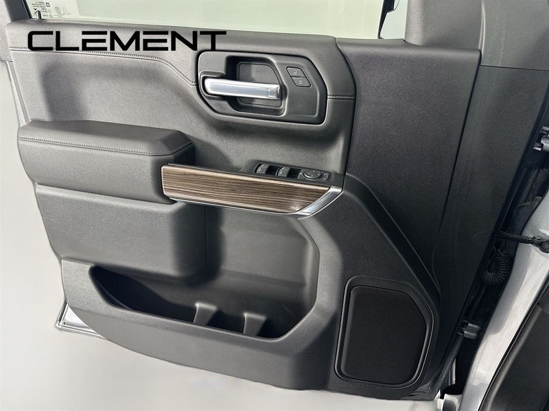 Chevrolet Silverado 1500 Vehicle Full-screen Gallery Image 27