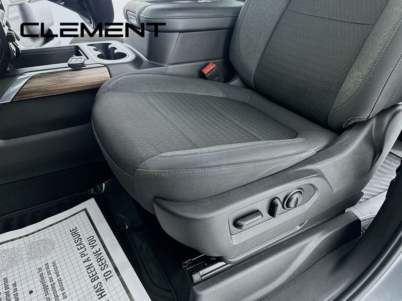Chevrolet Silverado 1500 Vehicle Full-screen Gallery Image 28