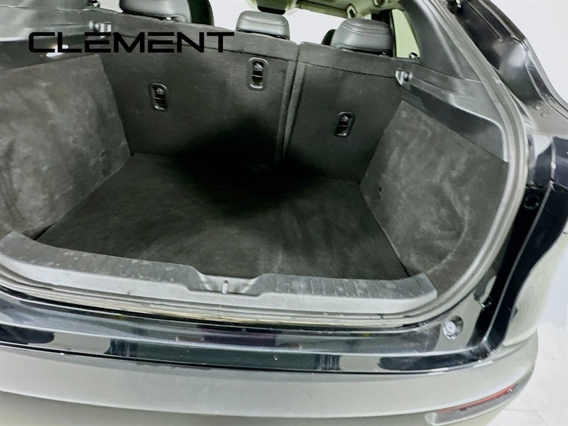 Mazda CX-30 Vehicle Full-screen Gallery Image 11