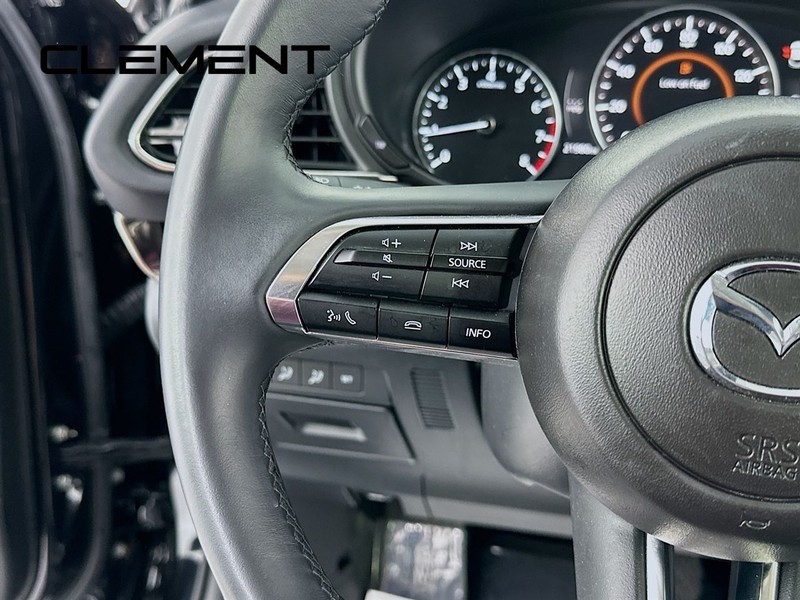 Mazda CX-30 Vehicle Full-screen Gallery Image 16