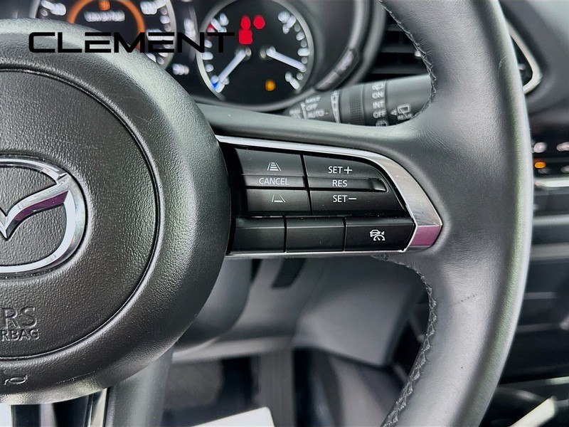 Mazda CX-30 Vehicle Full-screen Gallery Image 17