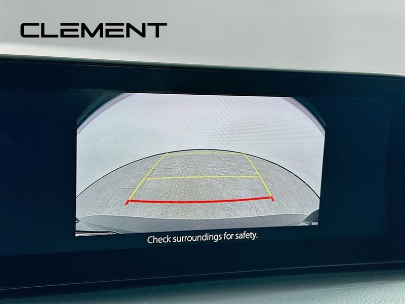 Mazda CX-30 Vehicle Full-screen Gallery Image 20