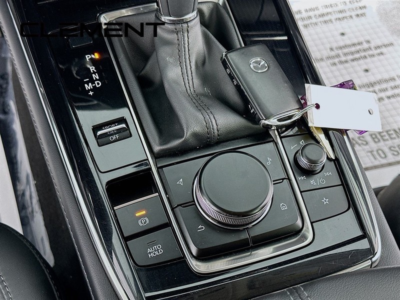 Mazda CX-30 Vehicle Full-screen Gallery Image 24