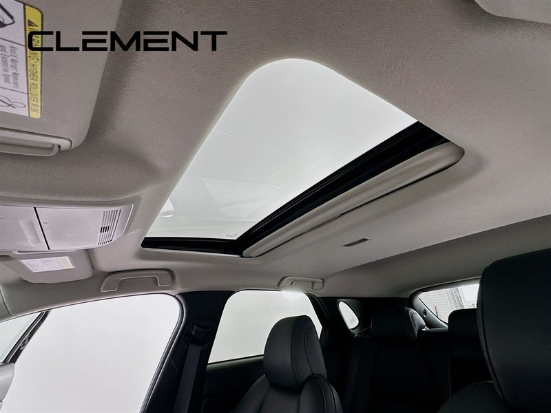 Mazda CX-30 Vehicle Full-screen Gallery Image 26
