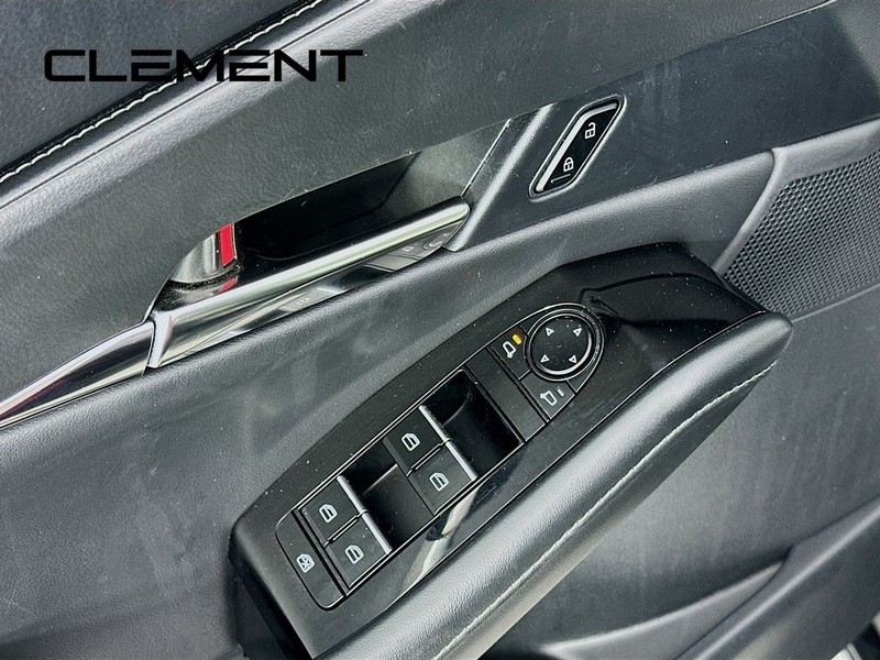 Mazda CX-30 Vehicle Full-screen Gallery Image 27