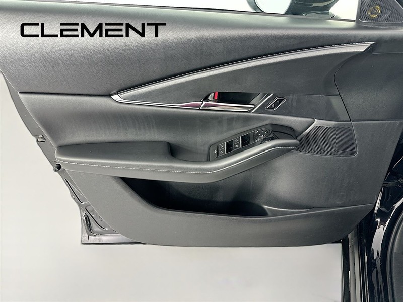 Mazda CX-30 Vehicle Full-screen Gallery Image 28