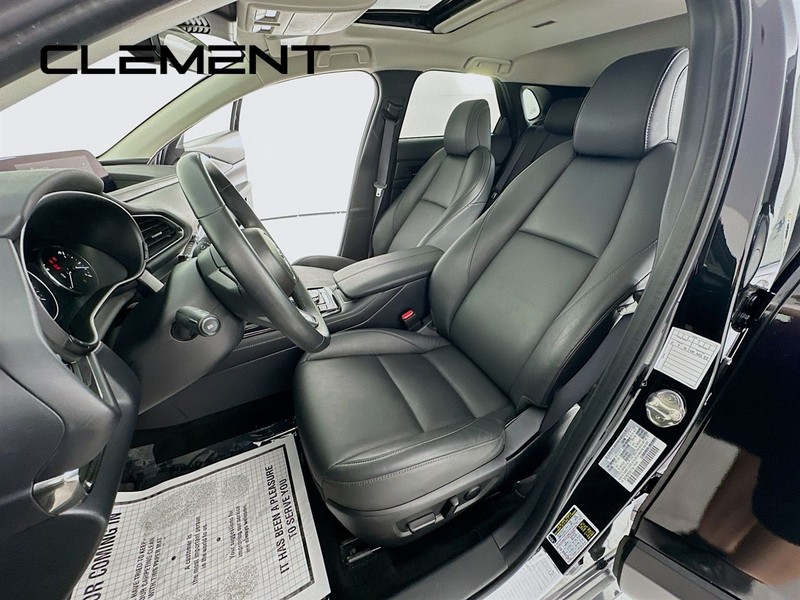 Mazda CX-30 Vehicle Full-screen Gallery Image 30