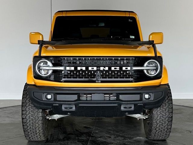 Ford Bronco Vehicle Full-screen Gallery Image 3