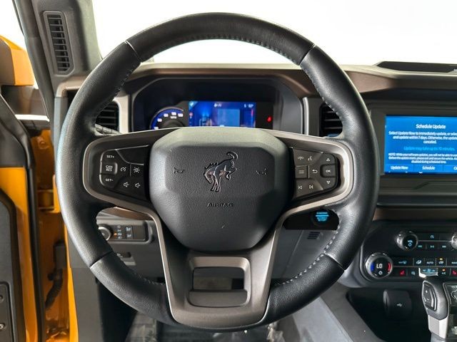 Ford Bronco Vehicle Full-screen Gallery Image 10