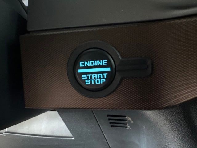 Ford Bronco Vehicle Full-screen Gallery Image 11