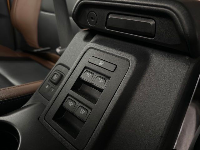 Ford Bronco Vehicle Full-screen Gallery Image 34