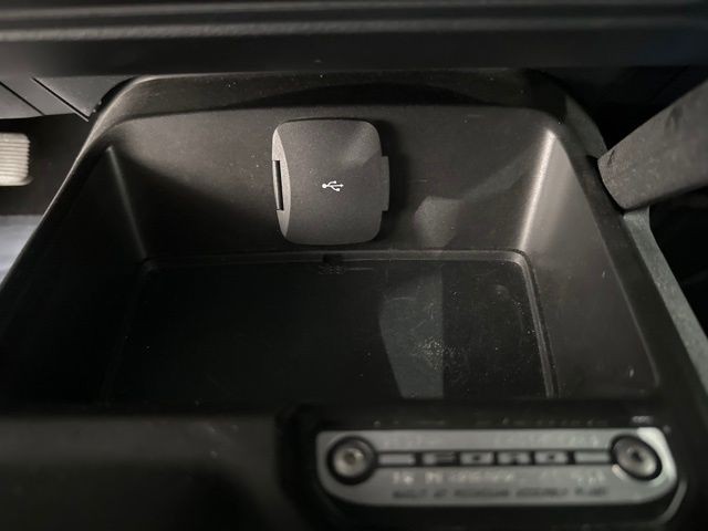 Ford Bronco Vehicle Full-screen Gallery Image 36