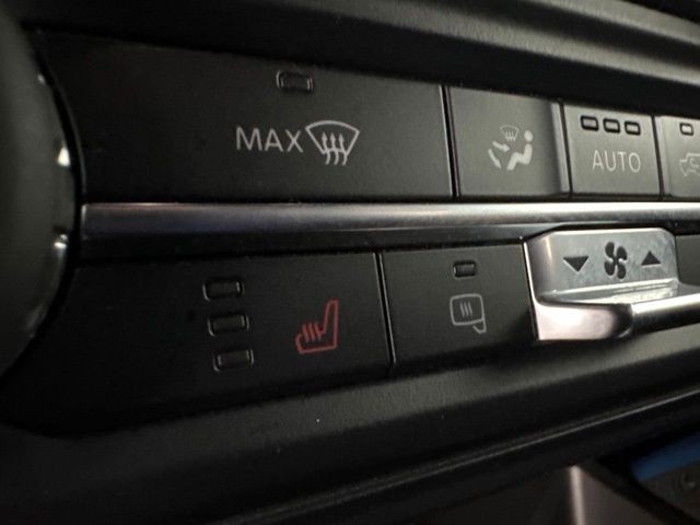 Ford Bronco Vehicle Full-screen Gallery Image 38