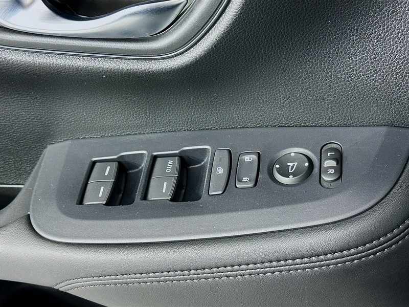 Honda HR-V Vehicle Full-screen Gallery Image 19