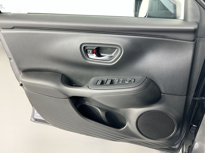 Honda HR-V Vehicle Full-screen Gallery Image 20