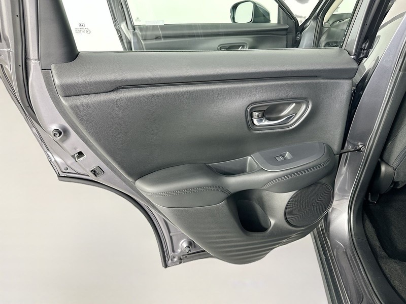 Honda HR-V Vehicle Full-screen Gallery Image 23