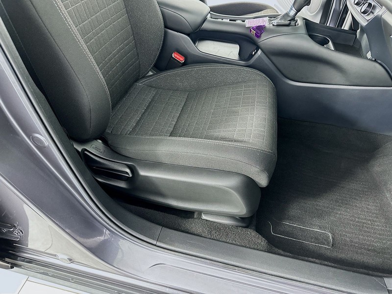 Honda HR-V Vehicle Full-screen Gallery Image 25