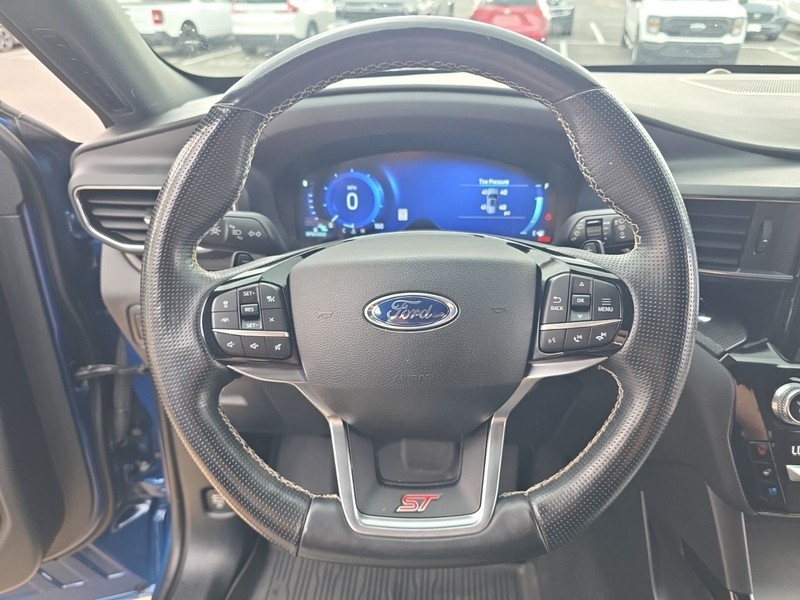 Ford Explorer Vehicle Image 10