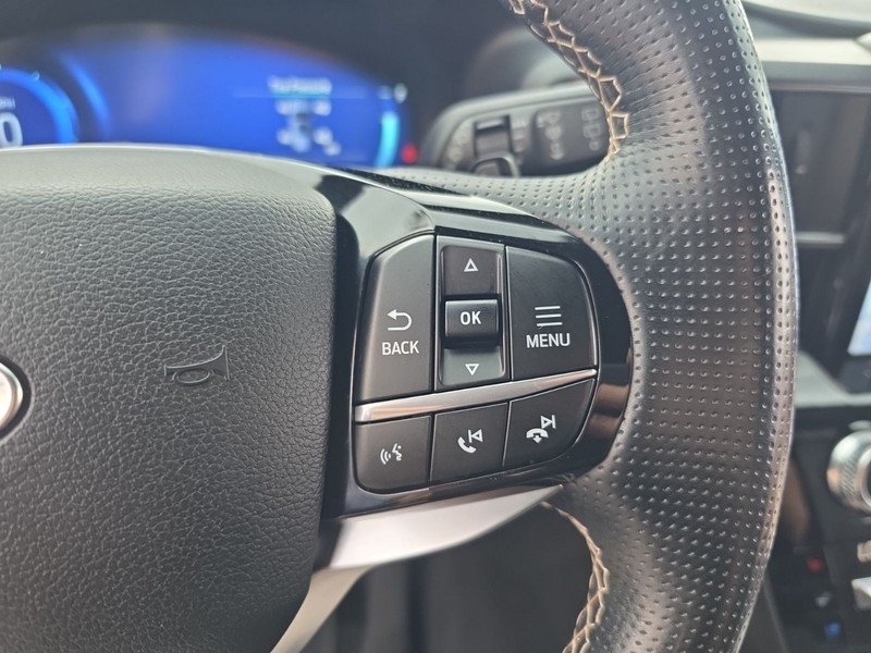 Ford Explorer Vehicle Image 12