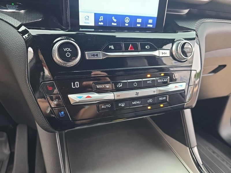 Ford Explorer Vehicle Image 15