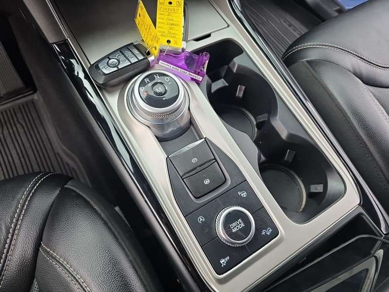 Ford Explorer Vehicle Image 17