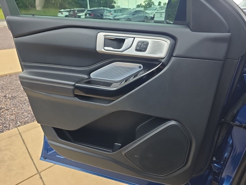Ford Explorer Vehicle Image 20