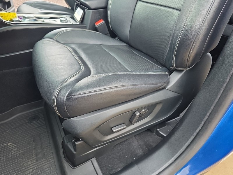 Ford Explorer Vehicle Image 21