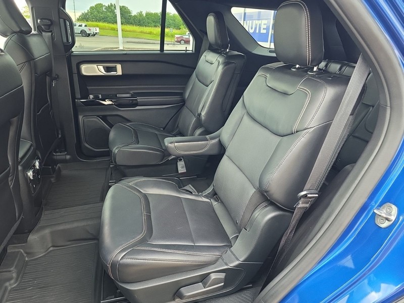 Ford Explorer Vehicle Image 24