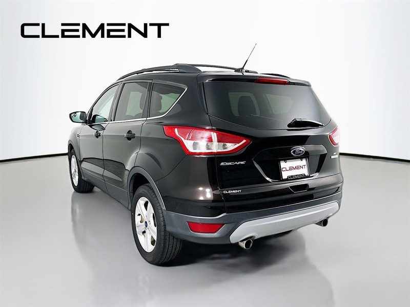 Ford Escape Vehicle Full-screen Gallery Image 10