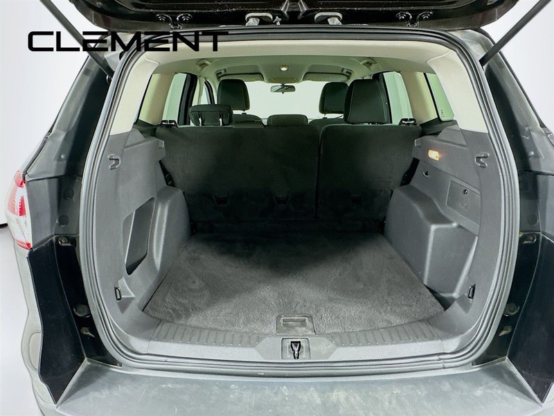 Ford Escape Vehicle Full-screen Gallery Image 11