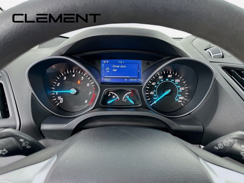 Ford Escape Vehicle Full-screen Gallery Image 18