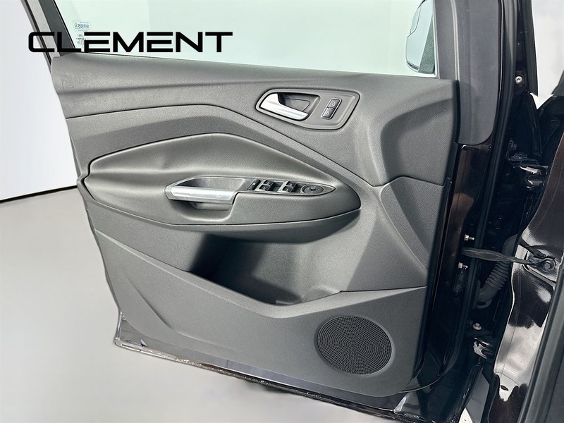 Ford Escape Vehicle Full-screen Gallery Image 24