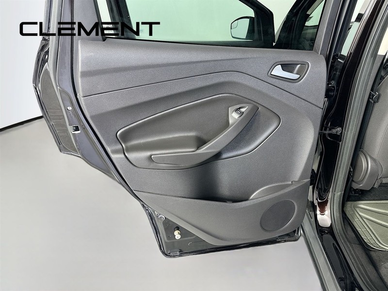 Ford Escape Vehicle Full-screen Gallery Image 28
