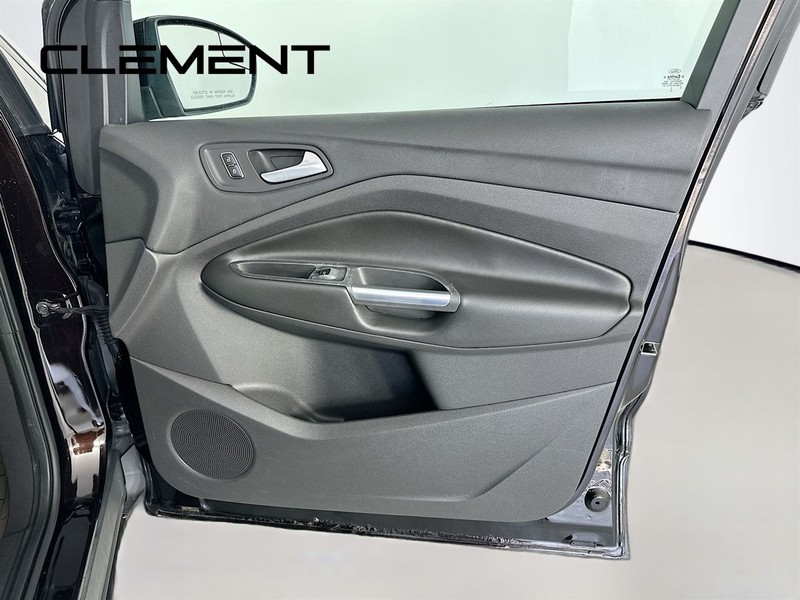 Ford Escape Vehicle Full-screen Gallery Image 32
