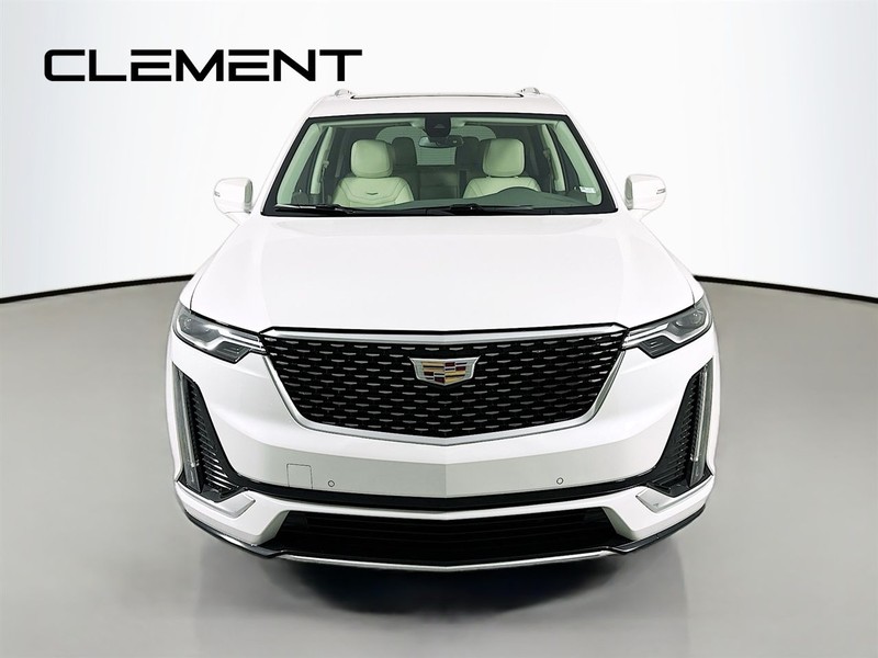 Cadillac XT6 Vehicle Full-screen Gallery Image 3