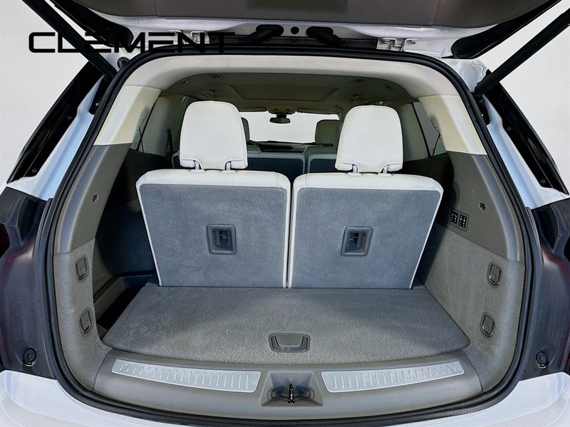 Cadillac XT6 Vehicle Full-screen Gallery Image 11