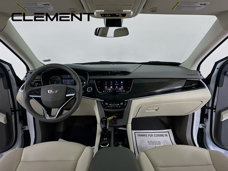 Cadillac XT6 Vehicle Full-screen Gallery Image 12