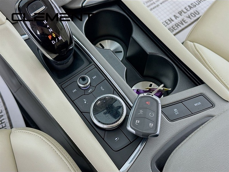 Cadillac XT6 Vehicle Full-screen Gallery Image 24