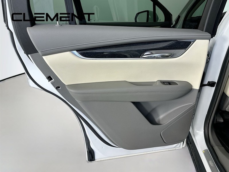 Cadillac XT6 Vehicle Full-screen Gallery Image 32