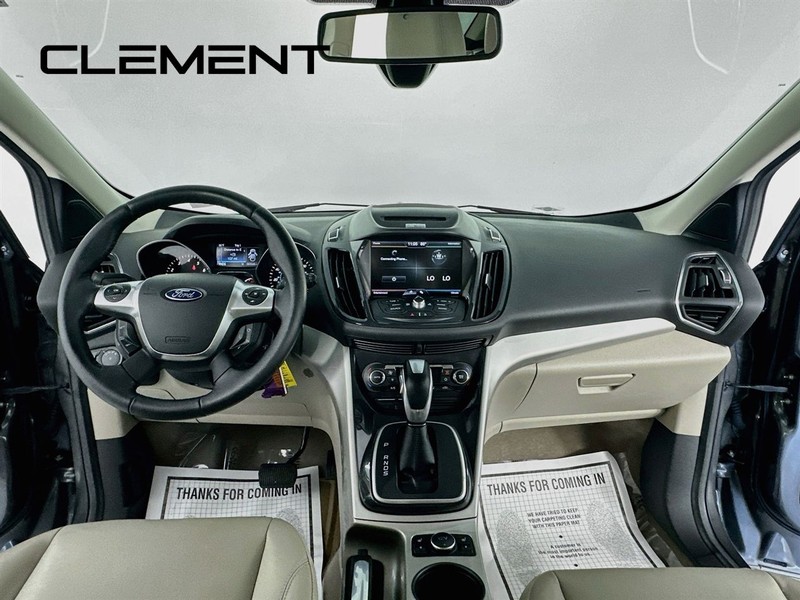 Ford Escape Vehicle Full-screen Gallery Image 8